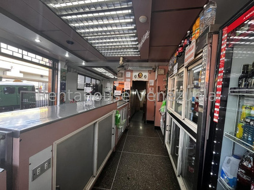 Edificio En Venta En Petare Con Fondo De Comercio De Panaderia 25-7012