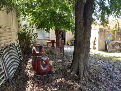Lote De 600m2 Con Construcción A Reciclar