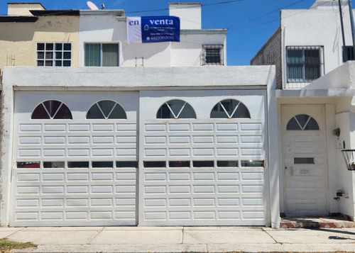 Casa En Venta Remodelada Y Ampliada En La Aurora, Santa María Magdalena, Querétaro