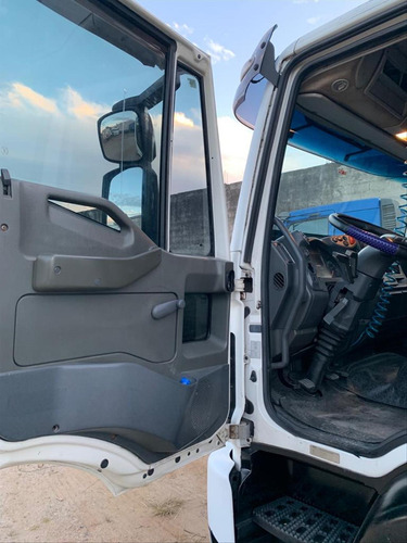 Imagem 11 de 13 de Caminhao Iveco Tector 240e25