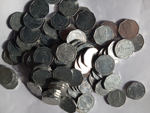 100 Monedas Chile 1 Peso Aluminio Sin Clasificar ( (Usado)