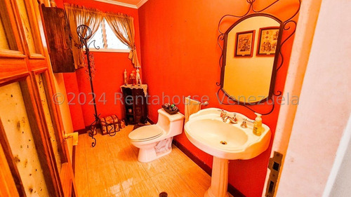 Casa En Venta En Los Naranjos 24-28162 Ab