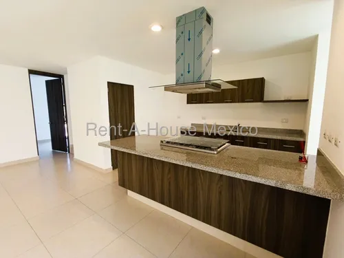 Se Renta Casa En Zibata Condominio Ankara Ofrece 3 Recamara Una En Pb Qh25-2527