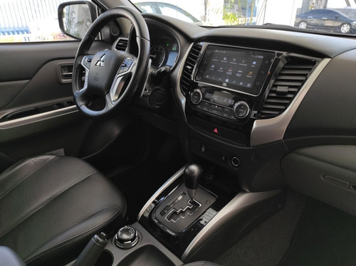 Imagem 8 de 12 de Mitsubishi L200 Triton 2.4 16v Turbo Sport Hpe-s Cd 4x4