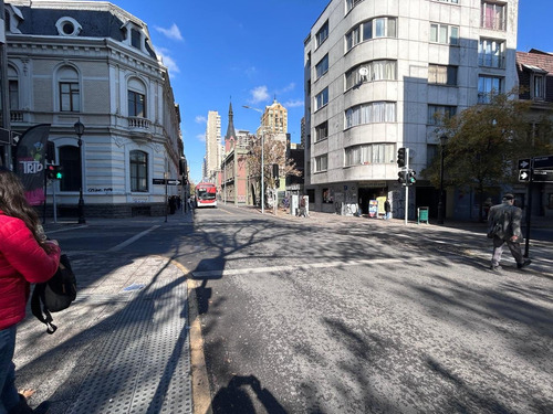 Local Comercial Ideal Farmacia Mac-iver /parque Forestal Pre