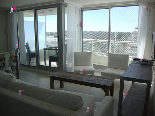 Venta De Apartamento De 2 Dormitorios En Edificio Ocean Drive Punta Del Este 