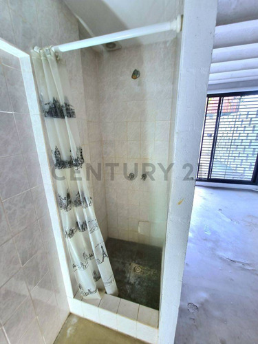 Venta De Departamento, La Plata - Calle 70 E/ 16 Y 17