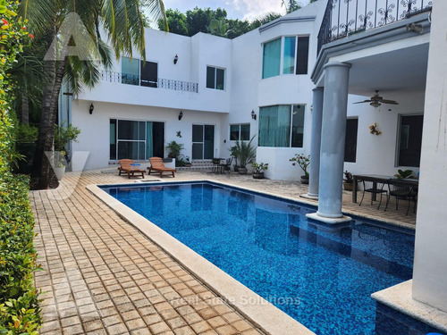 Casa En Venta 4 Recámaras, Amueblada, Piscina, Estudio Tv, Res. Campestre, Cancún