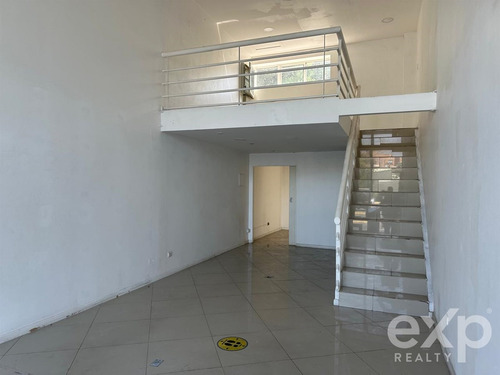 Arriendo Local Comercial Con Alto Trafico En Avda La Dehesa