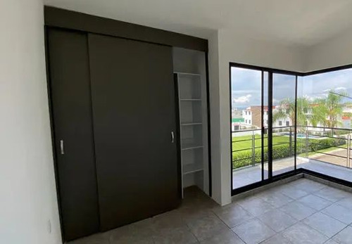 Casa Sola Moderna En Fraccionamiento Vigilancia