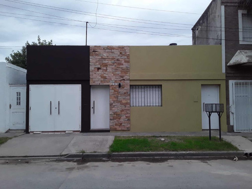 Casa + Dto Av Peñaloza 3900