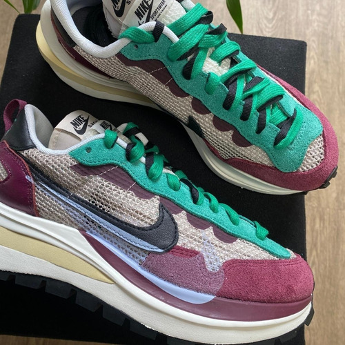 Imagem 3 de 3 de Nike Vapor Waffle X Sacai Villain Red Neptune Green