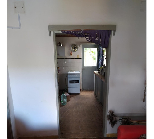 Vendo Casa A Media Cuadra De La Avenida Tomás Berreta, 1 Dormitorio, Parrillero Techado, Pieza Para Depósito, Consulte Y Coordine Una Visita