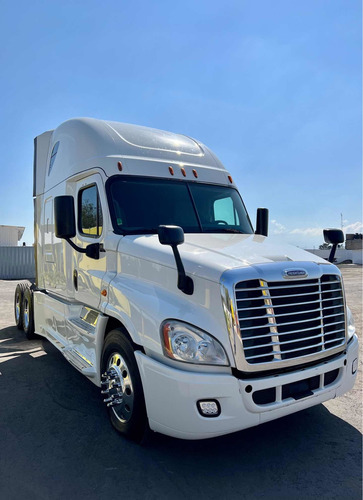 Imagen 3 de 13 de Tractocamion Freightliner Cascadia 2016