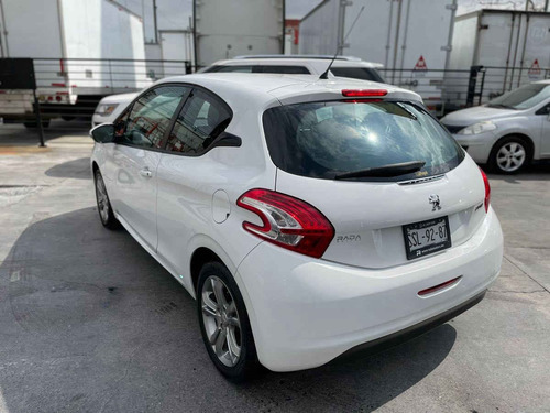 Imagen 10 de 15 de Peugeot 208 Active 2014