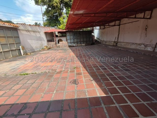 Casa En Venta Con Amplias Áreas Verdes Con Piscina Colinas De Carrizal, Carrizal Altos Mirandinos