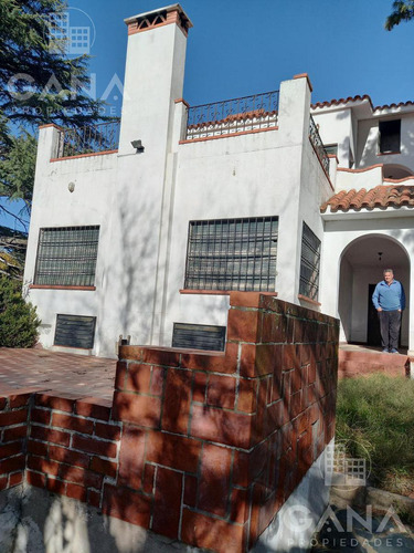 Venta Oliveros , Importante Propiedad En Lote De 17.761 M2, 3 Dormitorios, Pileta, Parrillero. 2 Garage.