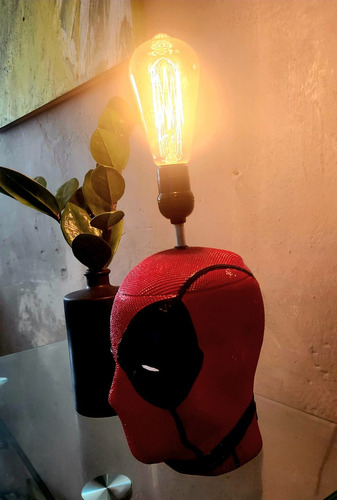 Lampara Deadpool Industrial Con Foco Buro Marvel Antiheroe Rojo Na