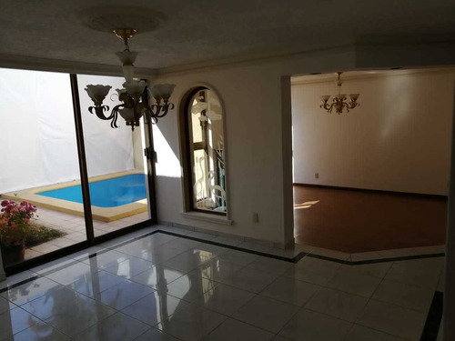 Imagen 1 de 14 de Excelente Casa En Ubicación Privilegiada