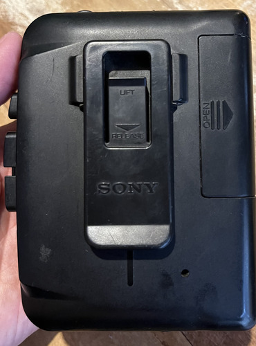 Walkman Rádio Cassete Sony Wm-fx211 Fm/am - Não Funciona (Usado)