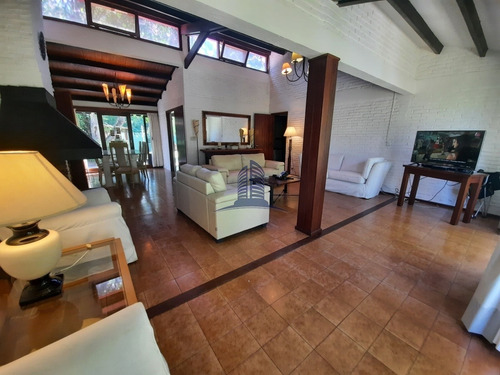 Hermosa Casa En Venta, Barrio San Rafael- 3 Dormitorios- Ref: 1398