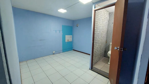 Plaza Ñuñoa Edificio Acuario Local En Venta