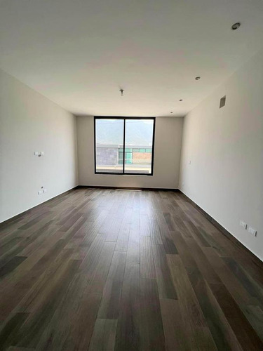 Estrena Residencia En Privada En El Uro Zona Carretera Nacional, C/ Jardín, Terraza Exterior Techada C/ Asador Balcón C/ Vistas A Las Montañas, Fracc C/ Alberca, Áreas Verdes Y Cancha De Fútbol