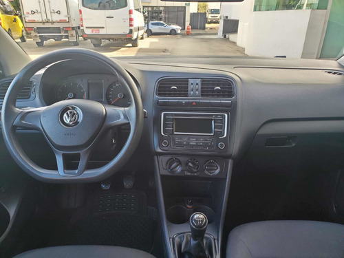 Imagen 13 de 14 de Volkswagen Vento 2016 1.6 Confortline Mt
