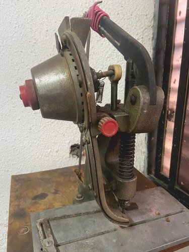 Máquina Para Colocar Ojetes (Usado)