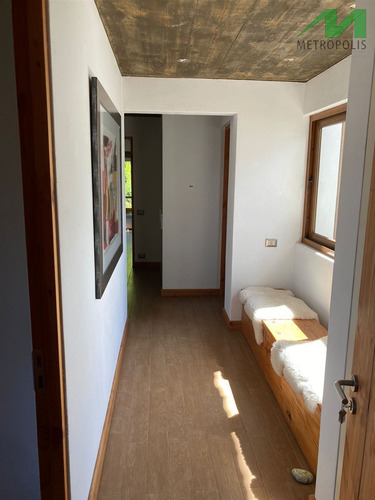 Casa En Venta De 5 Dorm. En Vichuquén