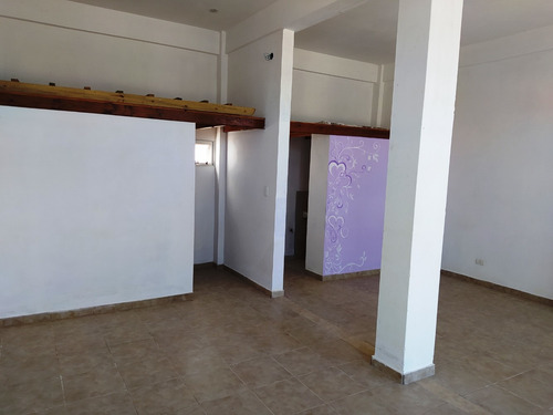 Vende Casa 3 Ambientes + 2 Locales Av Acapulco Santa Clara