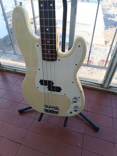 Bajo Squier Precision Korea 1992 Cream White Diestro Crema Laqueado 4 (Usado)