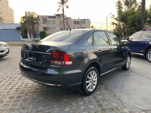 Volkswagen Vento 1.6 Highline At