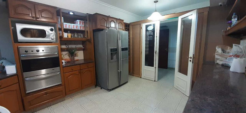 Imagen 5 de 14 de Venta De Chalet 5 Ambientes En Dos Plantas Con Piscina