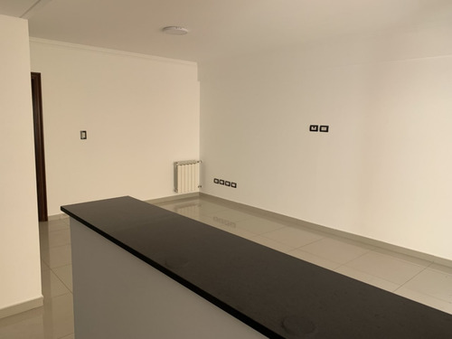 Dpto 2 Amb. 1º Piso Contrafrente Con Cochera Cub. Y Patio De 50m2 Excelente Zona Y Propiedad