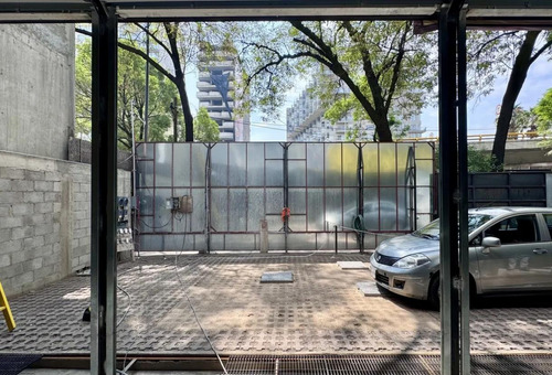 Local Comercial Frente A Bajo Puente Juan Escutia