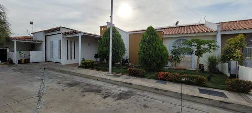 Samir Trosel Vende Hermosa Casa De Esquina En Sector La Cumaca Urbanizacion Pei De Monte Chalet San Diego Edo Carabobo