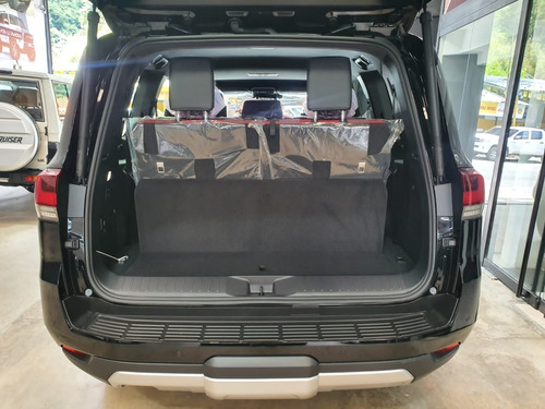 Imagen 13 de 15 de Toyota Land Cruiser Gr Sport Twin Turbo 70th Anniversary