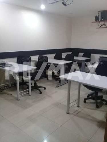 Imagen 2 de 8 de Oficina En Venta En C.c. Petroriente. Maturín (2)
