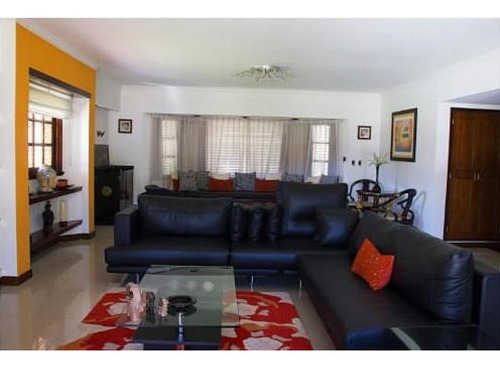 Casa En Venta - 4 Dormitorios 5 Baños - 1302mts2 - Pilar