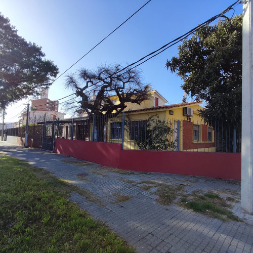 Casa En Buceo En Esquina 3 Dorm.jardìn Con Garaje Y Terraza,