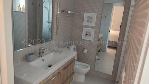 Imagen 14 de 24 de Bello A Estrenar Y Remodelado Con Buen Gusto En El Rosal, Caracas, Código: 23-25836 Mvg