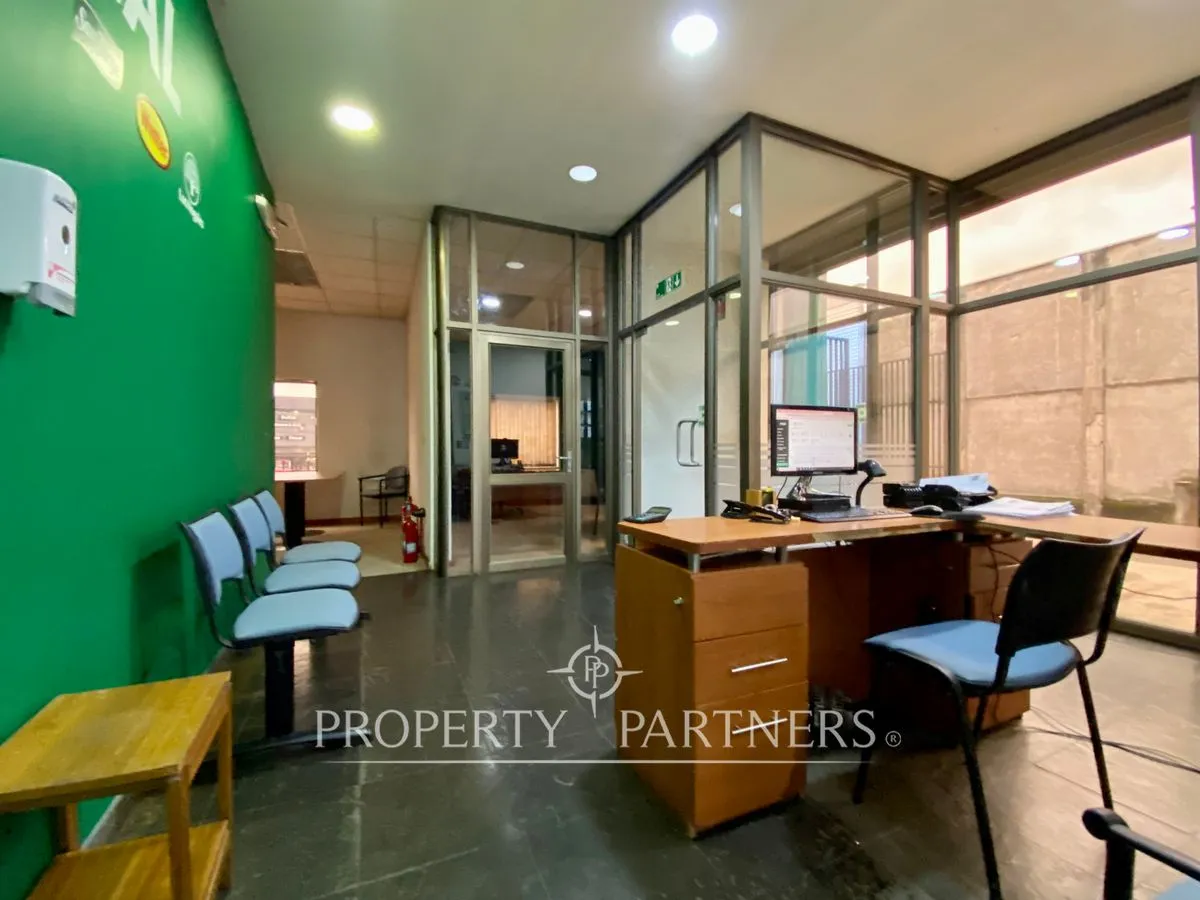 Imagen 5 de 25 de Oficinas Y Bodegas Comerciales En Importante Aveni...