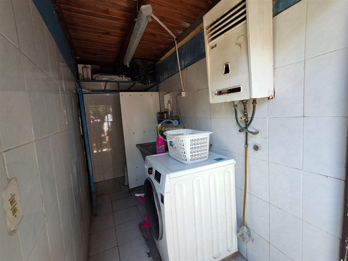 Casa En Venta 4 Dorm. 3 B En Macul (a 1 Cuadra De Vic. Mac)