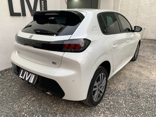 Imagen 11 de 25 de Peugeot 208 Feline Tiptronic 1.6 Año 2021 - Liv Motors