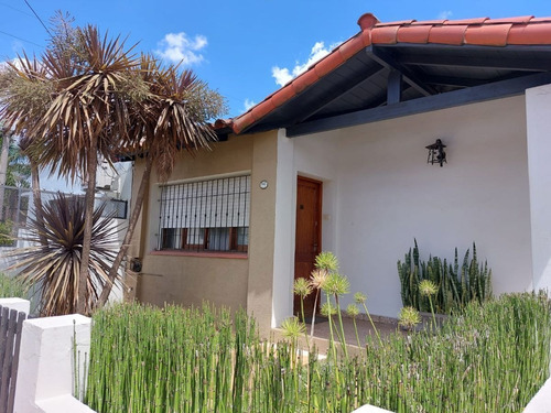 Imagen 4 de 24 de Venta Chalet Barrio Aeronautico-ituzaingo Norte-parque Con Pileta.