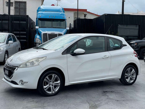 Imagen 1 de 15 de Peugeot 208 Active 2014