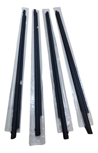 Kit Cepillos Lamevidrios Cromados Toyota Corolla Genérico