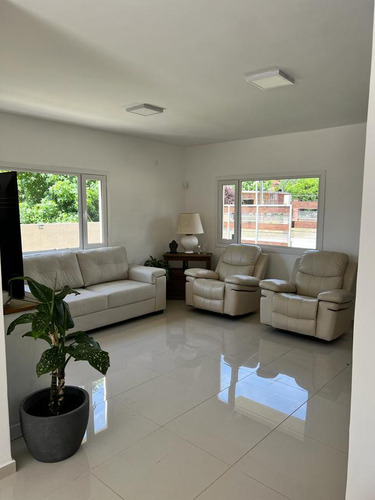 Oportunidad, Casa Con 3 Dormitorios Y Piscina En Punta Del Este