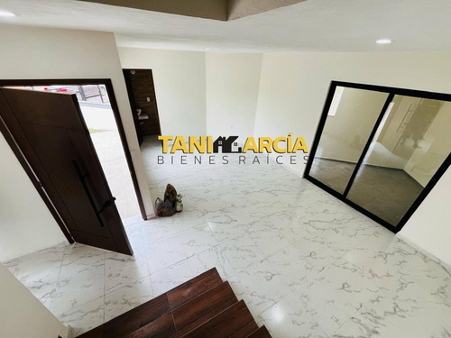 Vendo Casa Nueva, Moderna En Fortín, Con Doble Cochera.